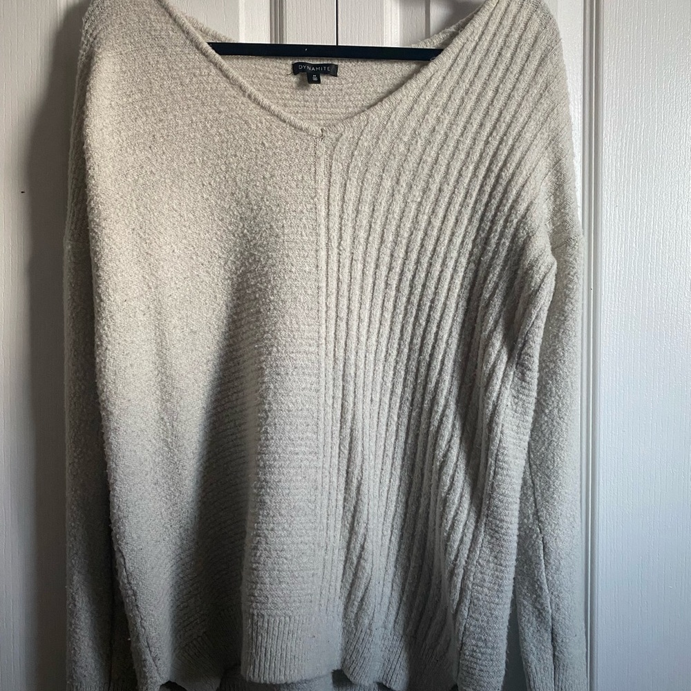 Dynamite V-Neck Dual-Textured Sweater in Cream/Beige